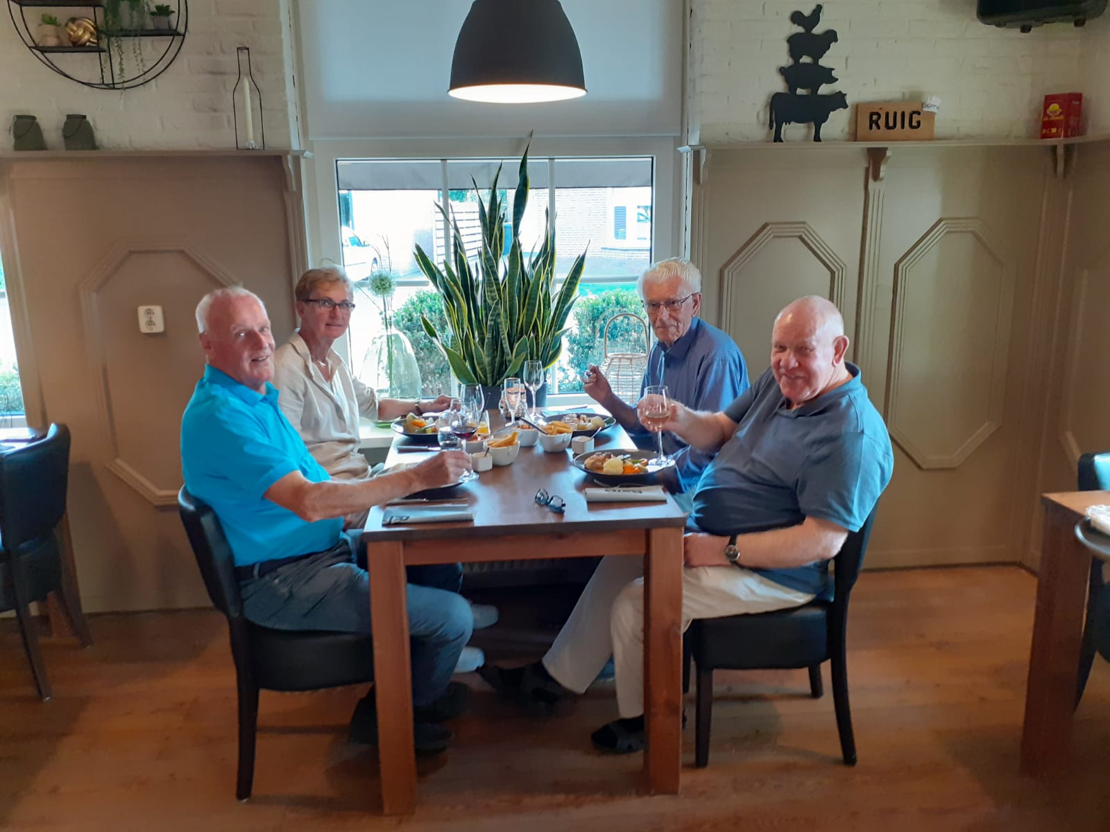 Arie Spaansen geniet van diner