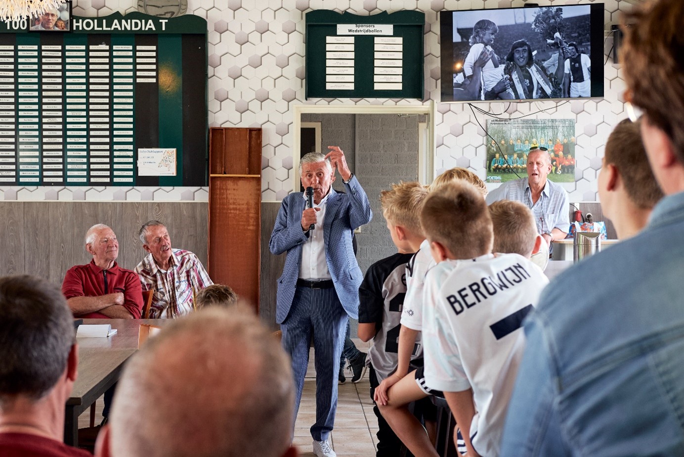 Sjaak Swart steelt de show tijdens geslaagde opening Walking Football