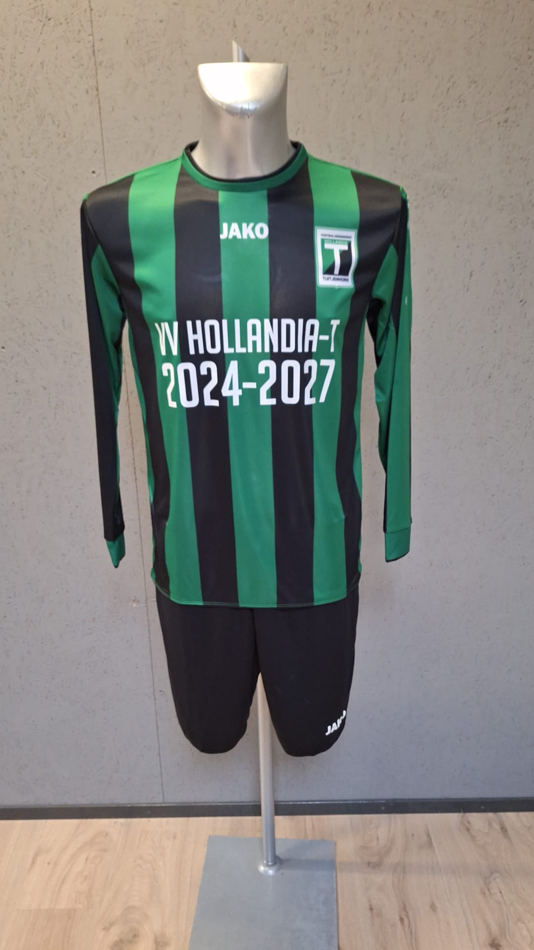 Sportshop Bouwes en Hollandia T verlengen samenwerking!