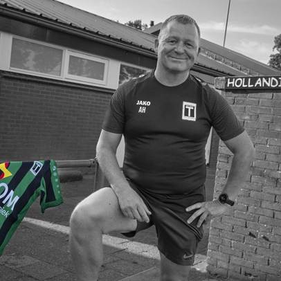 Hollandia T en hoofdtrainer Arjan Huisman verlengen samenwerking
