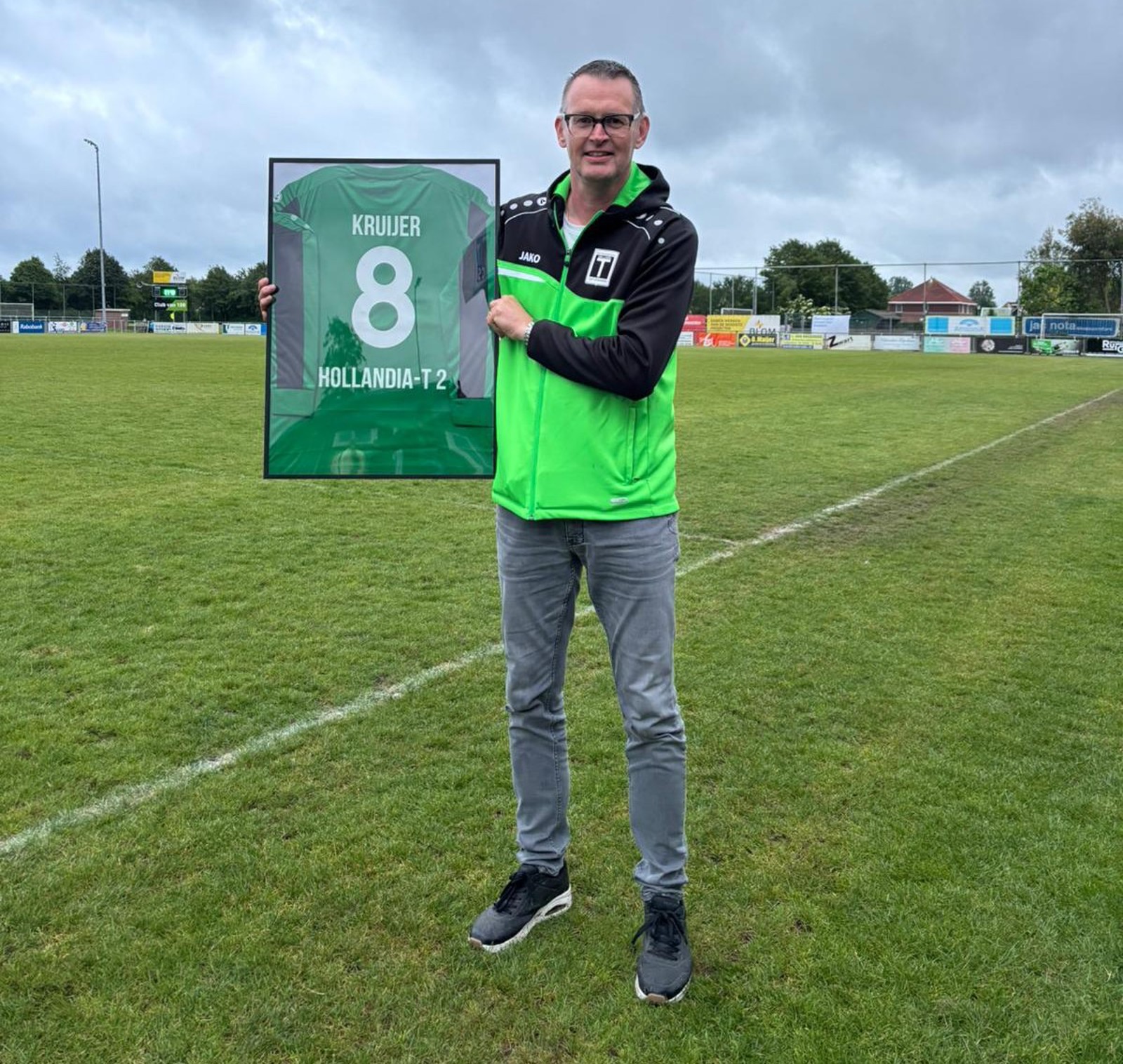 Fraai afscheid trainer/coach Ton Kruijer bij Hollandia T 2